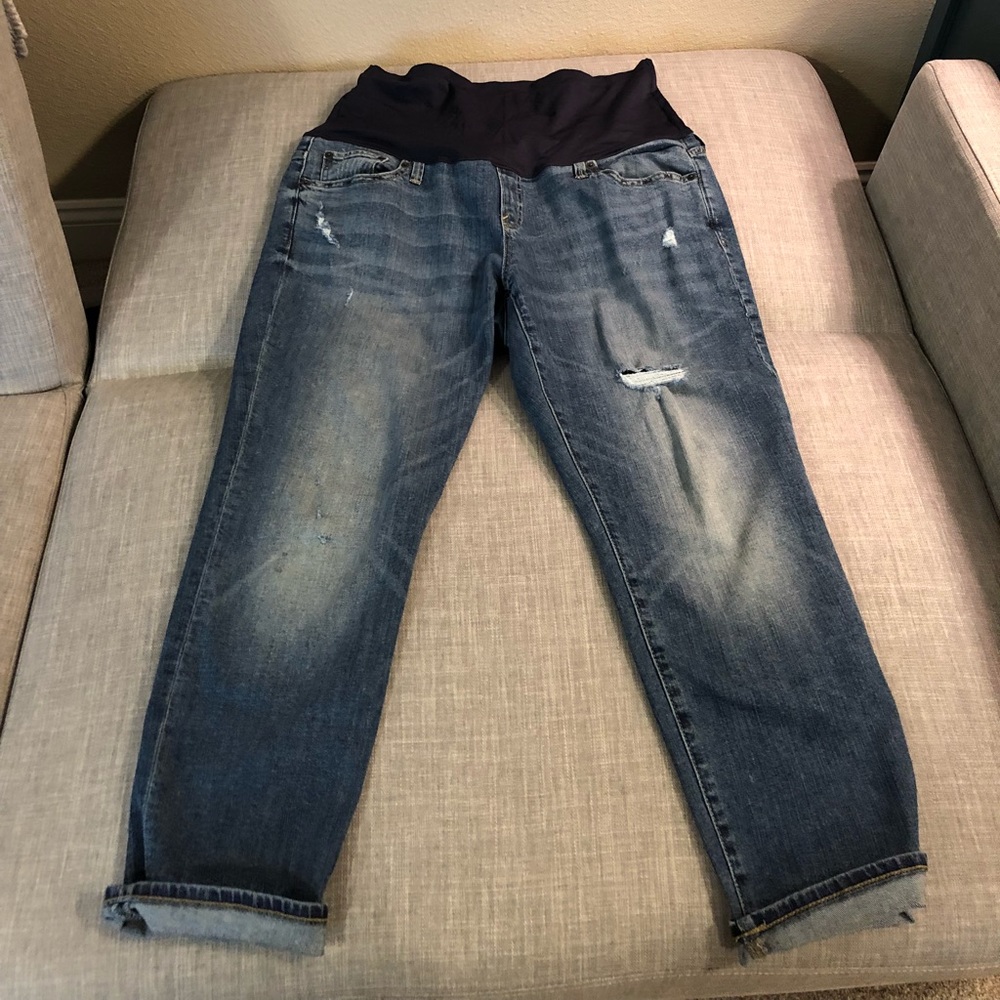GAP Best Girlfriend Distressed Maternity Capris